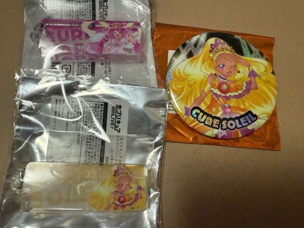 全プリキュアライブ アクリルブロックキーホルダー 缶バッジ キュアハッピー