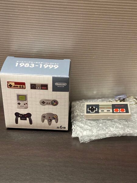 【開封のみ】ニンテンドーミュージアムキーホルダー 1983-1999 Nintendo Entertainment System