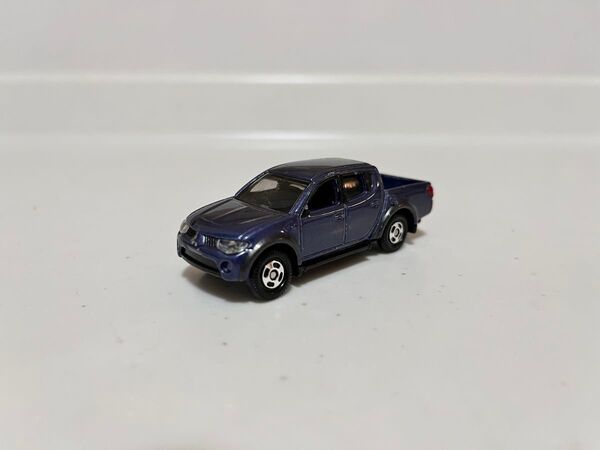 トミカ TOMICA 三菱 トライトン