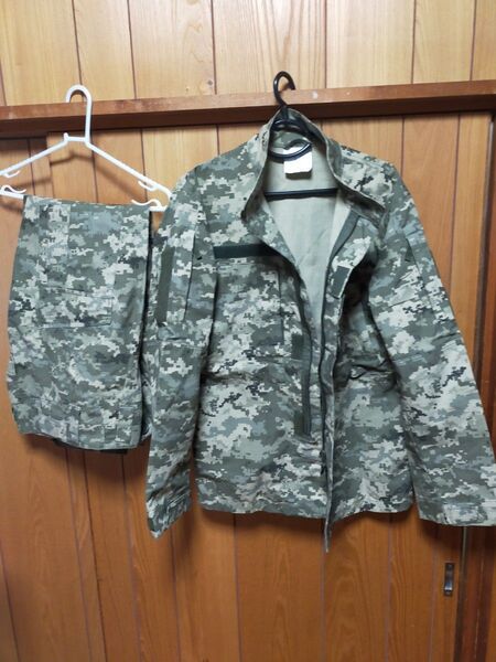 ウクライナ軍の官給夏用迷彩服上下