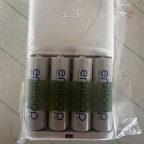 SANYO eneloop 単3形充電池4本 充電器セット 未使用