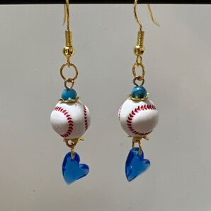 ハンドメイド【野球】【部活】【推し】応援!ターコイズ☆天然石使用☆★野球ボールピアス★カラー選べるハートビーズ