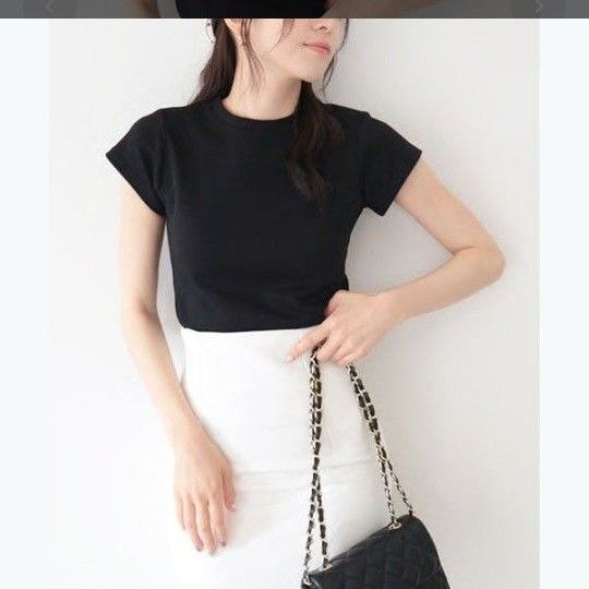 クルーネックコンパクトTシャツ
