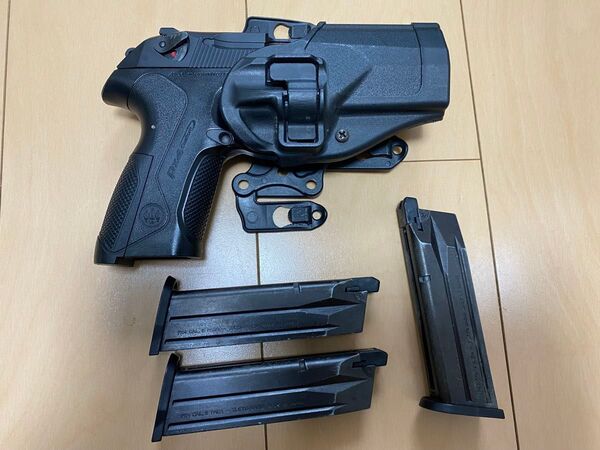 東京マルイ Px4 ブラック ガスブローバック マガジン3つ ホルスター付き