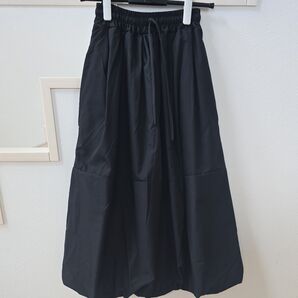 黒のロングスカートバルーン