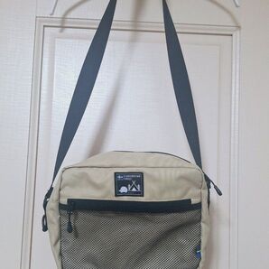 スカンジナビアンフォレスト ショルダーバッグ 斜めがけバック 軽量バック ハリネズミ