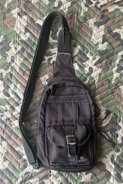 ALPHA INDUSTRIES アルファ インダストリーズ ボディバッグ