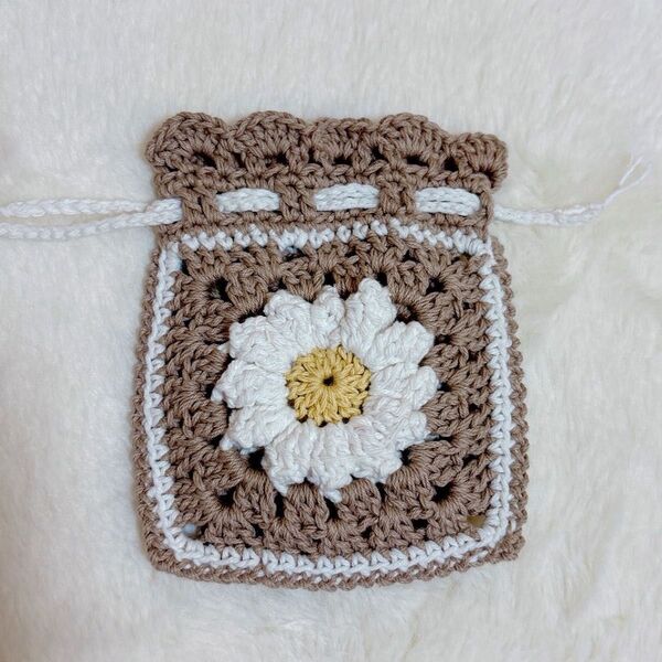 お花のポーチ 小物入れ 手編み フリル ハンドメイド