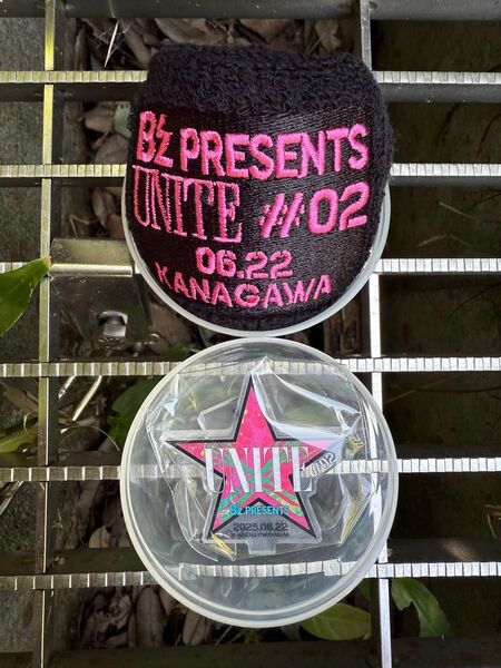 B’z presents UNITE ♯02 ガチャガチャ6月22日限定アクリルスタンド&限定リストバンドセット 新品未開封品