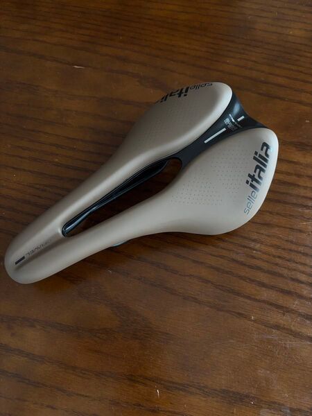 selle ITALIA セライタリア NOVUS BOOST GRAVEL