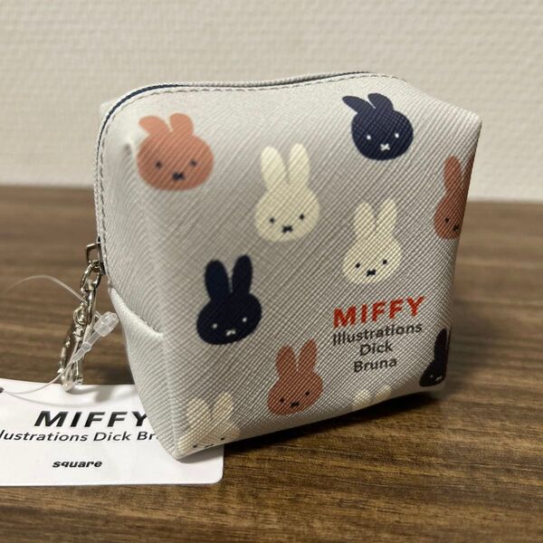 新品 ミッフィー miffy ミニキューブポーチ 小物入れ メイクポーチ ナスカン付き ポーチ コスメポーチ グレー