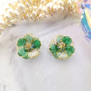 No.m46グリーン 輝きの花 グリーン ピアス イヤリング