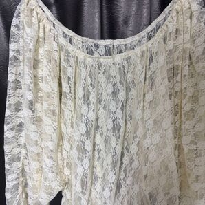 オフショルダー 総レースブラウス