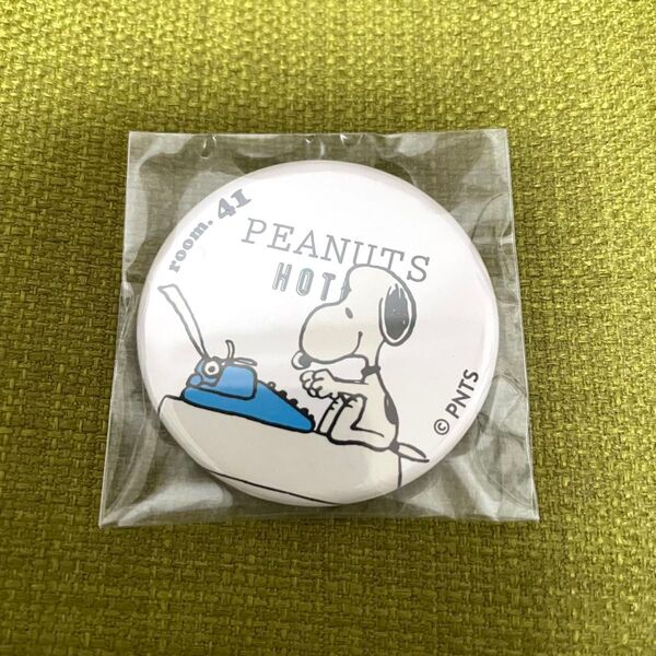 PEANUTS HOTEL スヌーピー 缶バッジ room41 タイプライター SNOOPY ピーナッツホテル バッジ ガチャ