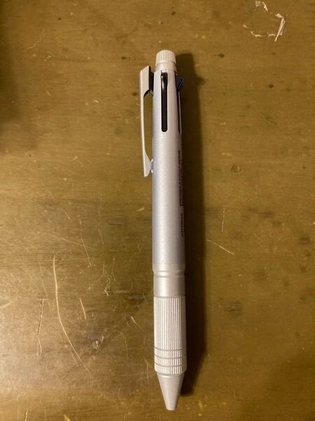 未使用 ジェットストリーム 多機能ペン 4&1 Metal Edition アイスシルバー(黒・赤・青・緑)0.5mm