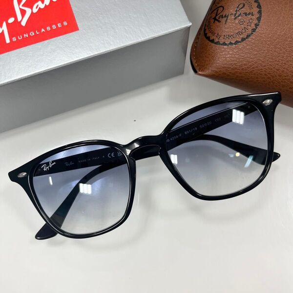 正規RayBanレイバンRB4258F 601/19 ブラック/ライトブルーグラデーション サングラス アジアンフィット ケース茶
