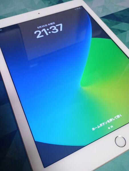 6/15にバッテリー新品交換 ★ iPad 第5世代 9.7インチ 32GB ゴールド SIMフリー ★ 超美品