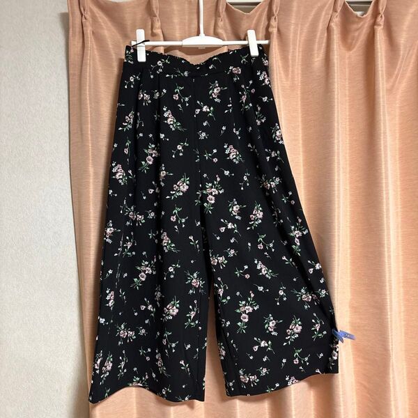 A. 小花柄 ガウチョパンツ 黒系 レディース Lサイズ 中古