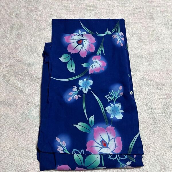 レディース 浴衣 花柄 紺地 ピンク &水色 の花柄 新品同用 外クリーニング済み 浴衣のみ 長期保管品