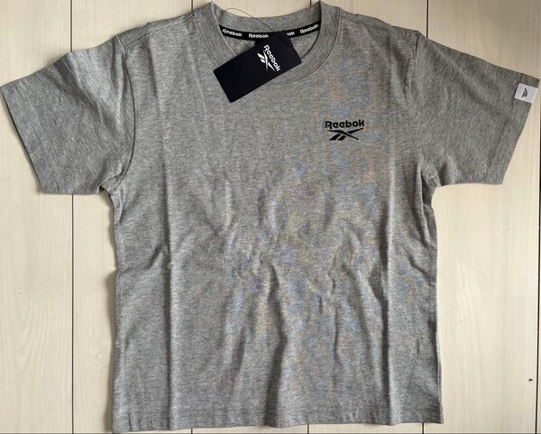 新品 140cm Reebokリーボック 半袖Tシャツ グレー