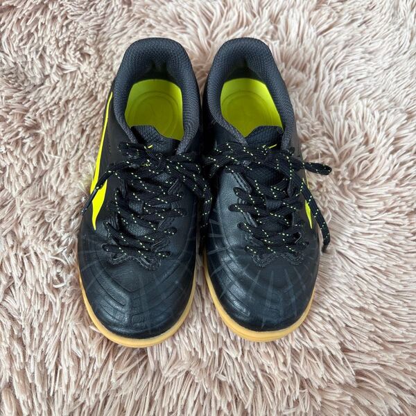 黒 シューズ asics