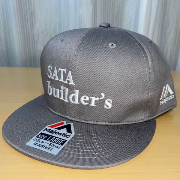 佐田ビルダーズ キャップ グレー×白 CAP ひとり芝居6 バッドボーイズ SATAbuilder's グッズ 帽子