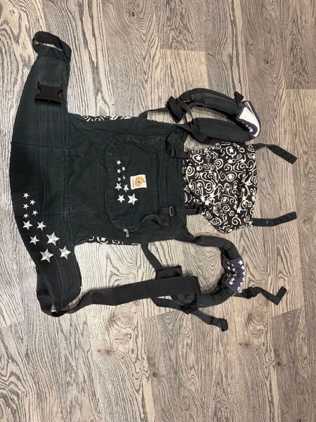 エルゴベビー 抱っこ紐 星柄 ブラック 黒 ergobaby ベビーキャリア