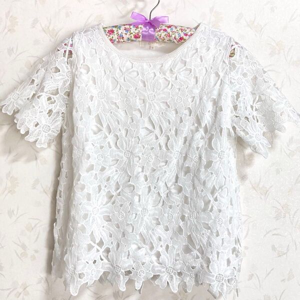 フラワーレースカットソー ホワイト 白 Mサイズ 花柄 カットワーク 総レース 刺繍 繊細 半袖 透け感 夏 grove ワールド