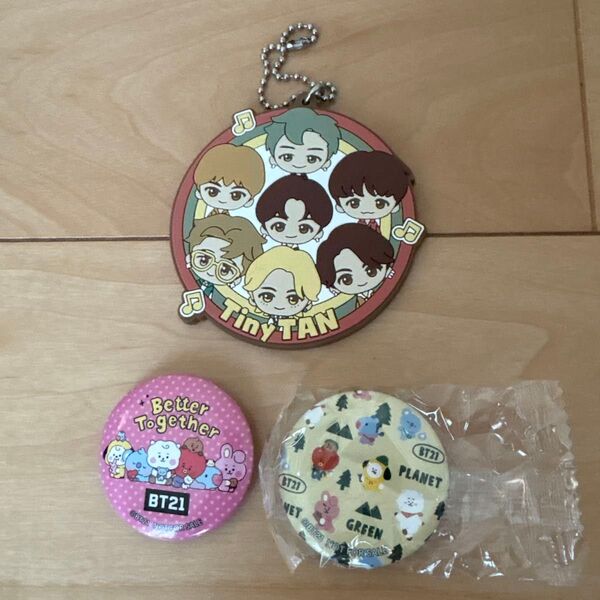 BTS TinyTAN キーホルダー & BT21 バッジ セット