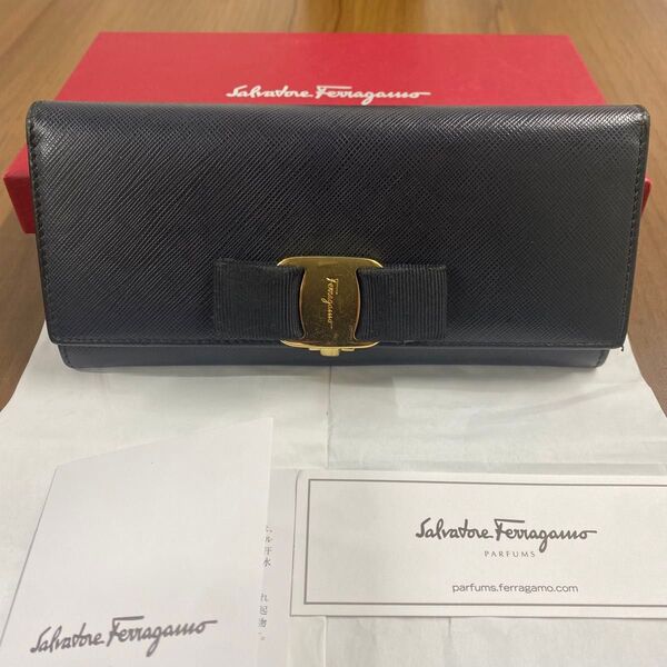 新品同様!サルヴァトーレフェラガモ Salvatore Ferragamo 財布 長財布 ガンチーニ リボン