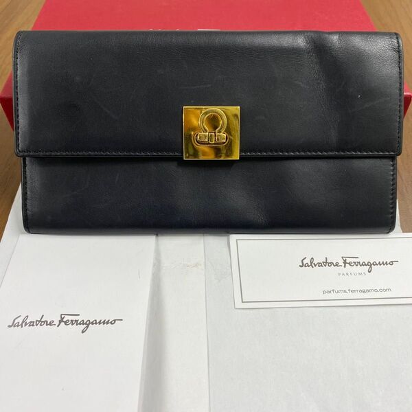 新品同様!サルヴァトーレフェラガモ Salvatore Ferragamo 財布 二つ折り 長財布 ガンチーニ