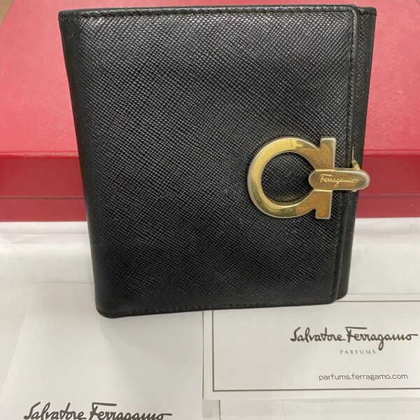 新品同様!サルヴァトーレフェラガモ Salvatore Ferragamo 財布 二つ折り 折り財布 ガンチーニ