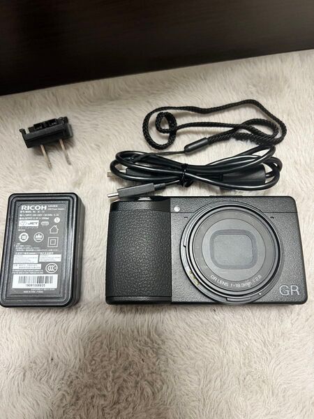 美品 RICOH GR III コンパクトデジタルカメラ デジタルカメラ デジカメ