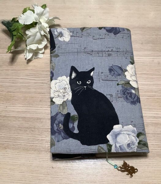 ブックカバー 文庫本サイズ ハンドメイド しおり紐付き 猫柄