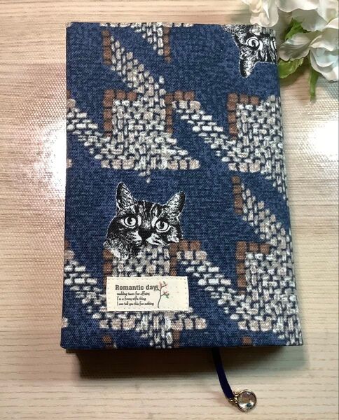 ブックカバー 文庫本サイズ しおり紐付き 猫柄