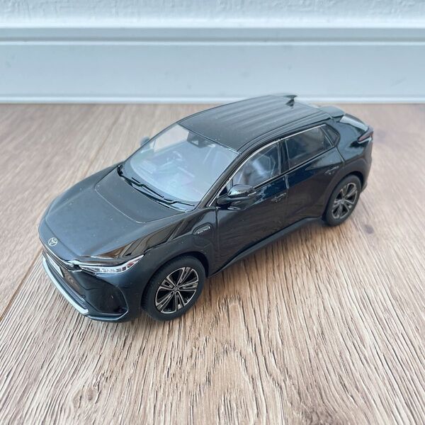 トヨタ bZ4x ミニカー カラーサンプル ブラック 店頭展示用 1/30
