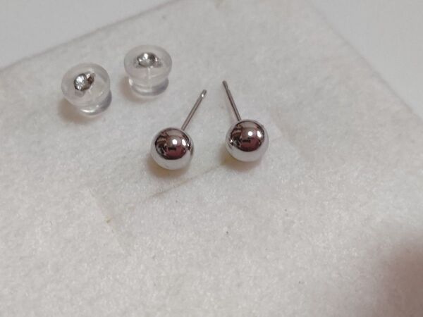 K18WG 5mm玉 丸玉 ピアス 新品キャッチK18WG