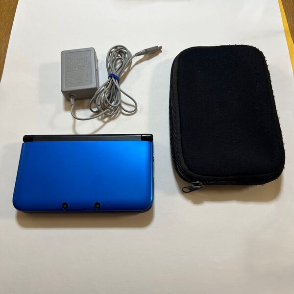 ニンテンドー3DS LL ブルー×ブラック 初期化済み ※内部に一部難あり