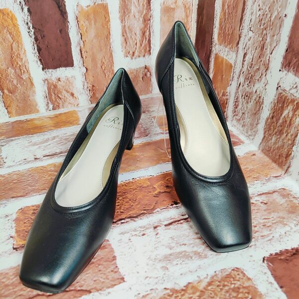 【美品】Riz raffinee(22.5)スクエアトゥ パンプス 黒
