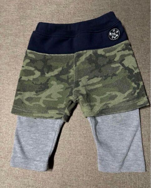 迷彩柄ショートパンツとレギンス
