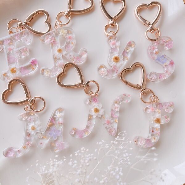 イニシャルキーホルダー レジン ドライフラワー アルファベットチャーム