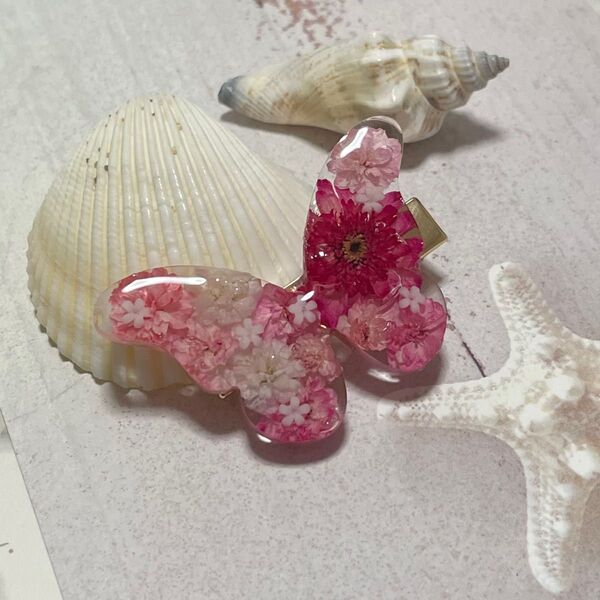 蝶々のヘアクリップ pink ハンドメイド ヘアゴム レジン ヘアアクセサリー