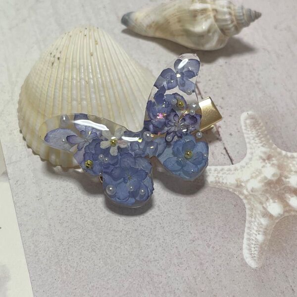 蝶々のヘアクリップ purpleblue ハンドメイド レジン ヘアアクセサリー