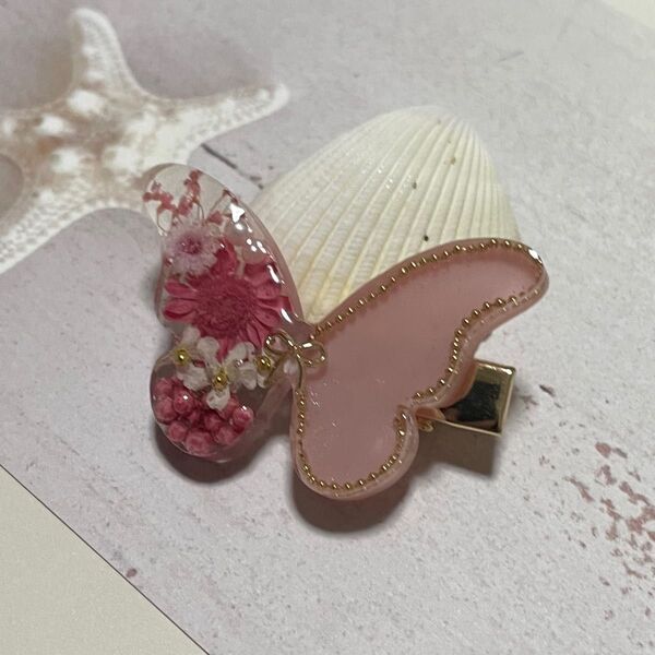 蝶々のヘアクリップ pink×pink ハンドメイド レジン ヘアアクセサリー