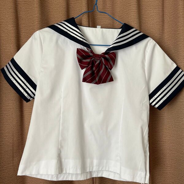 半袖セーラー服とスカートとイーストボーイリボン