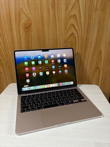 Macbook Air M3/8GB/512GB/充放電回数36回/ スターライト。