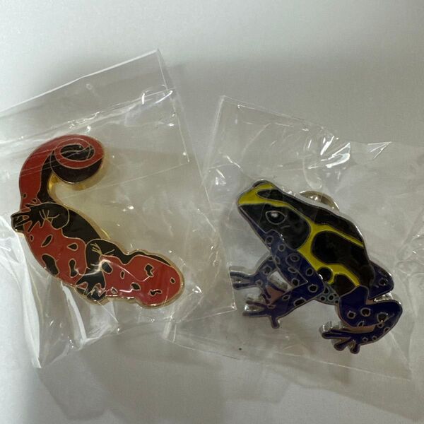 毒展 ピンバッジ アカハライモリ ヤドクガエル