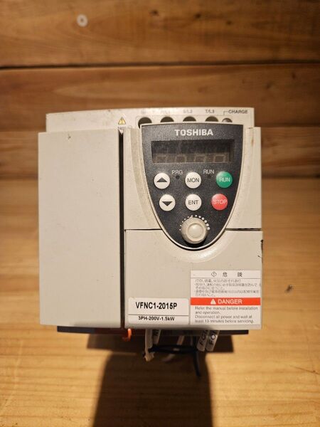 東芝のインバータ VFNC1-2015P