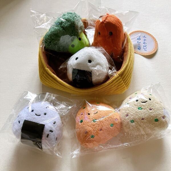 お値下げしました!クオリア お弁当のぬいぐるみ にっこりーノ ぬいぐるみバスケット付き ポーチおまけ有り