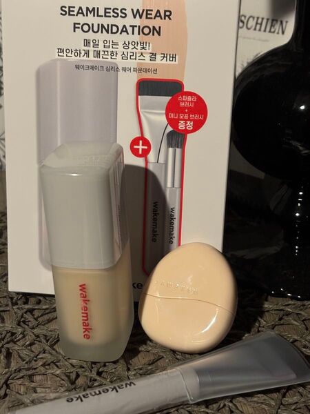 Wakemake シームレスウェアファンデーション 19 ポーセリン 30ml ウェイクメイク ブラシ 2個